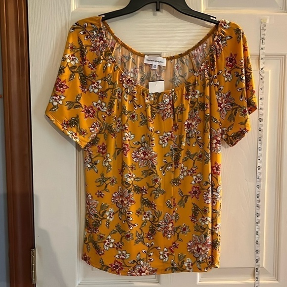 NWT-modern attraction-M-mustard yellow floral-Short sleeve shirt/top/blouse. - Picture 1 of 11